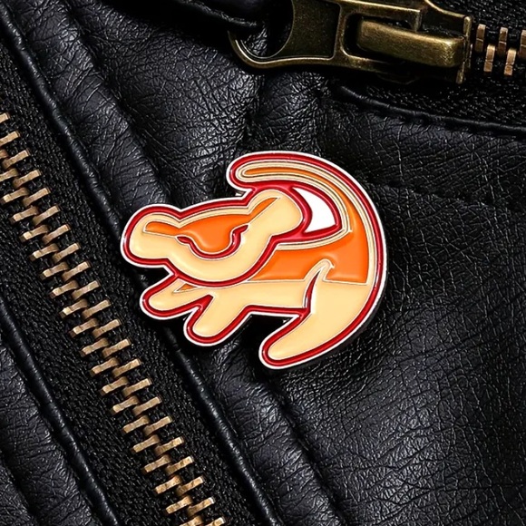 Simba Pin - Picture 2 of 5